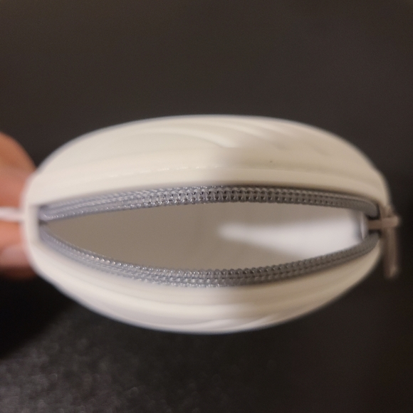 NIB Baby Cove Silicone Pacifier Protector Bag - Picture 3 of 8